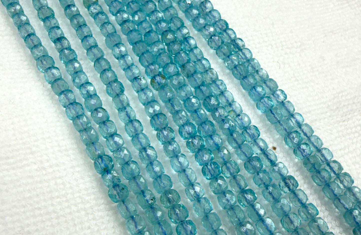 Blue Topaz cube 4mm faceted