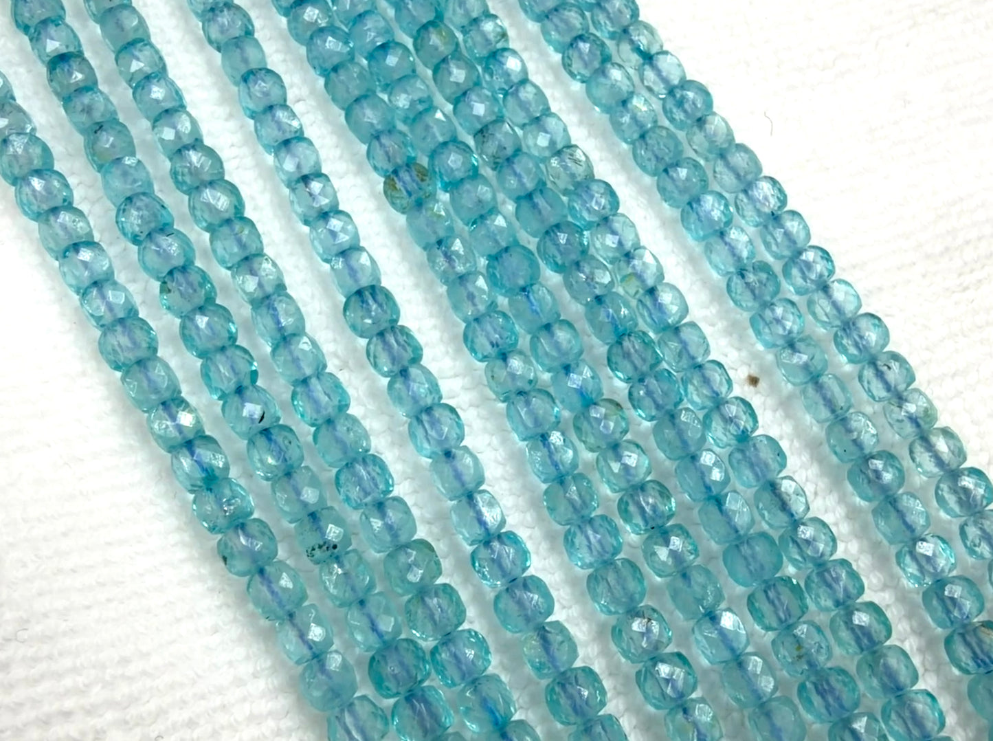 Blue Topaz cube 4mm faceted