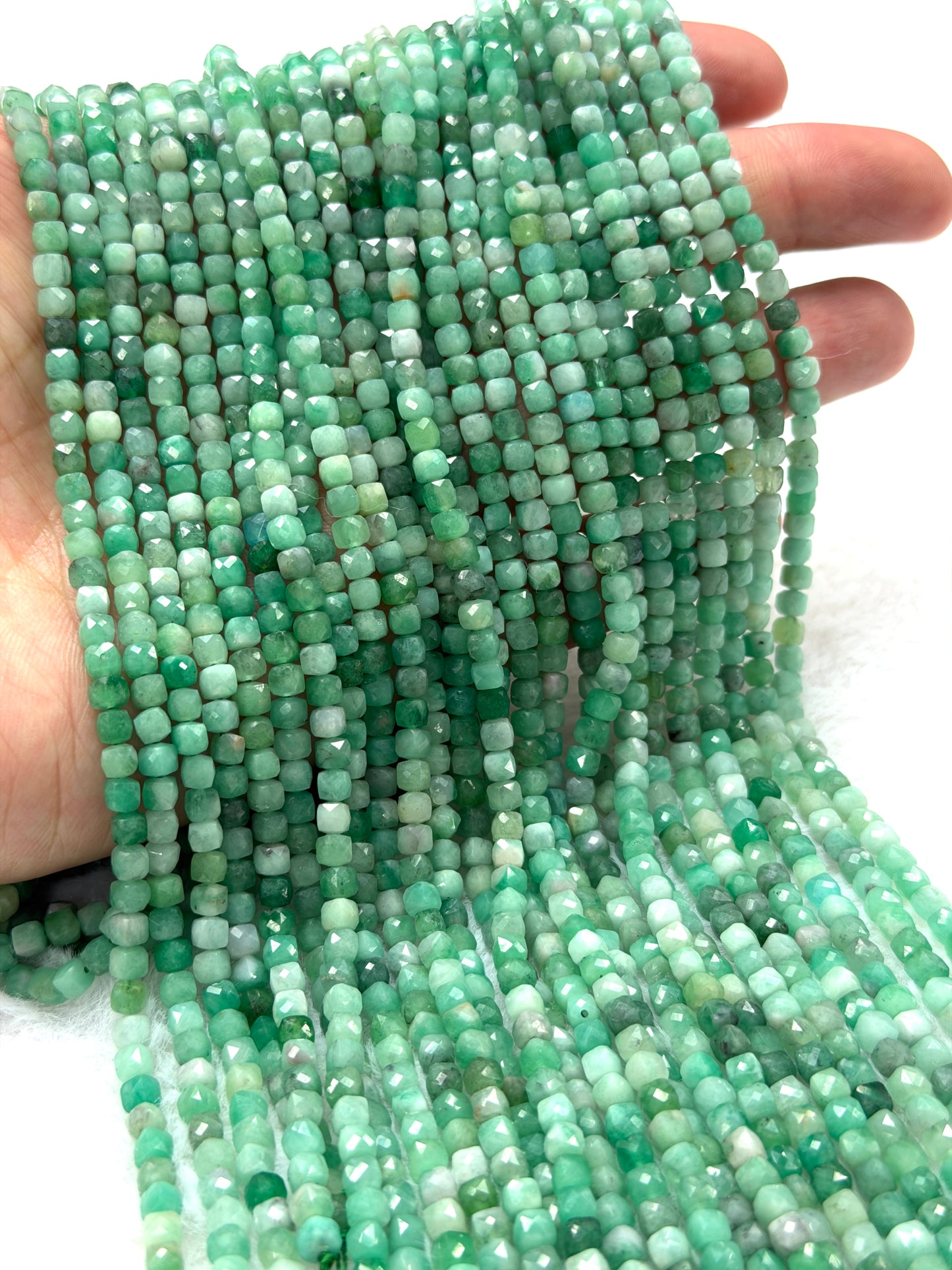 Emerald cube 4mm faceted