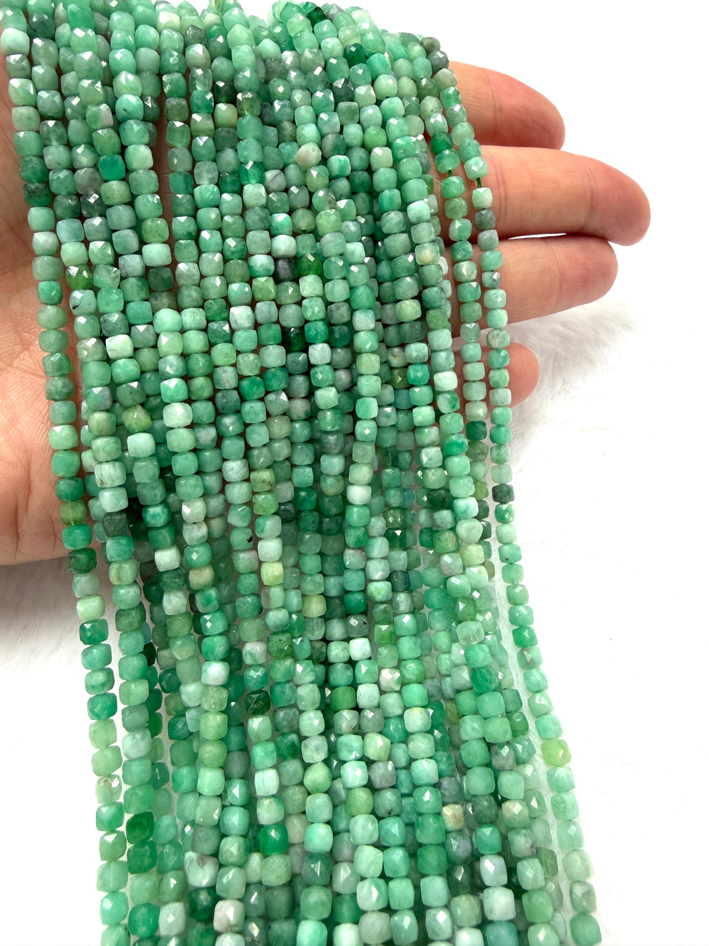 Emerald cube 4mm faceted